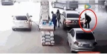 汽车加油站爆料视频,揭秘爆料视频背后的真相与隐患  第2张